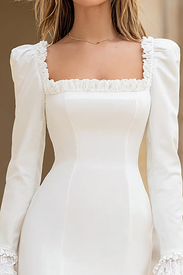 Mini robe de fiançailles moulante ivoire à encolure carrée
